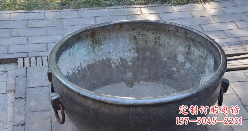 达州仿古纹饰铜水缸雕塑