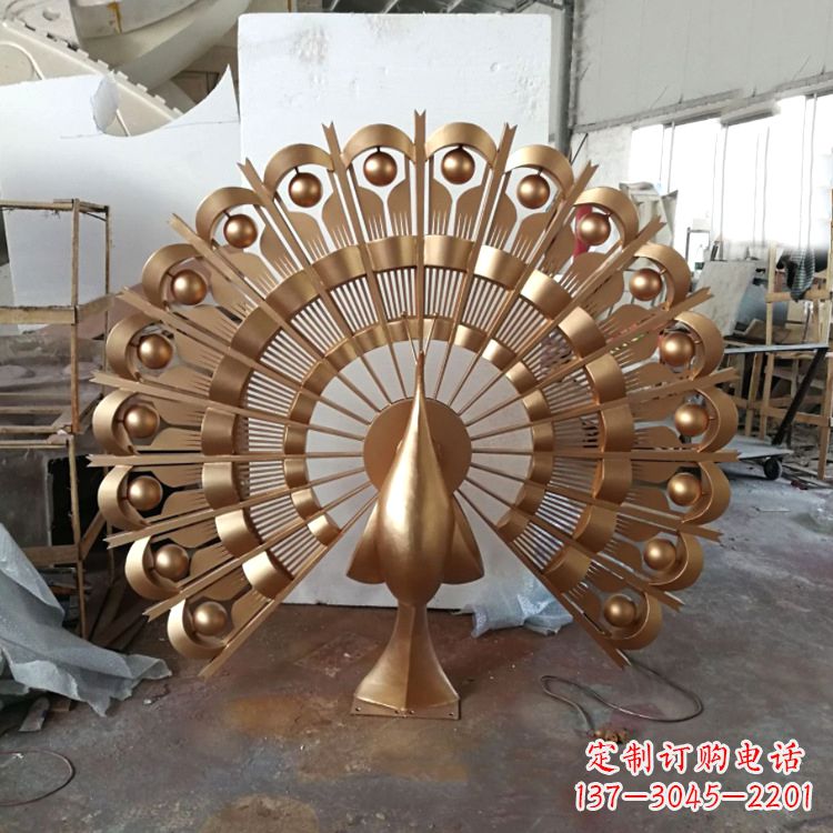 达州精致而又经典的仿铜色不锈钢孔雀雕塑