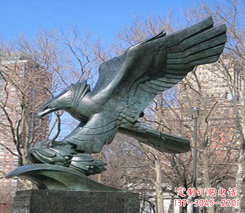 达州飞鹰石雕动物景观雕塑