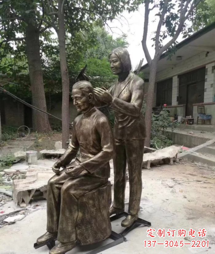 达州纪念母亲的传统铜雕梳头人物