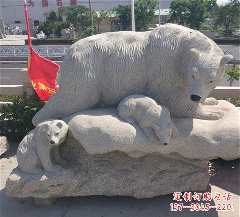 达州公园北极熊母子石雕