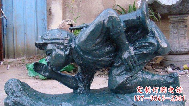 达州传统文化符号——小红军冲锋号雕塑