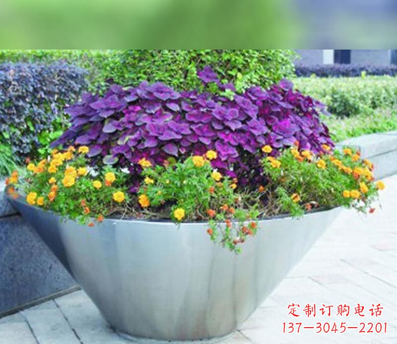达州中领雕塑精致无比的花盆雕塑