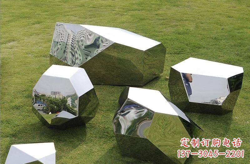 达州精美不锈钢鹅卵石几何雕塑