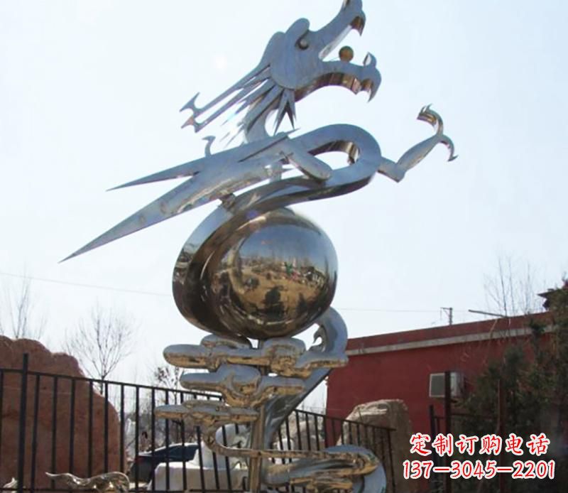 达州传统与现代完美结合的青铜龙雕塑