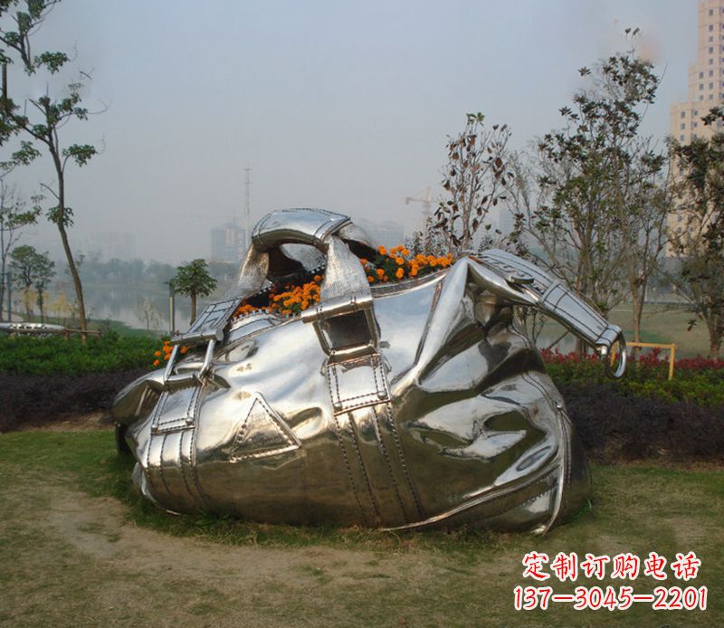 达州不锈钢手提包雕塑--传承经典,拥有独特之美