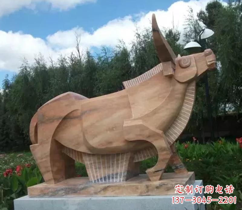 达州公园抽象动物牛石雕