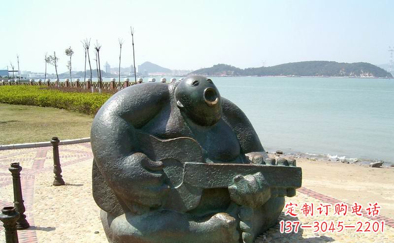 达州音乐驻足,公园弹吉他铜雕