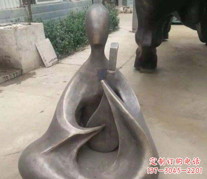 达州抽象景观弹琵琶铜雕