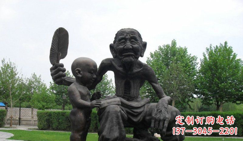 达州公园给孙子扇风的老人小品铜雕