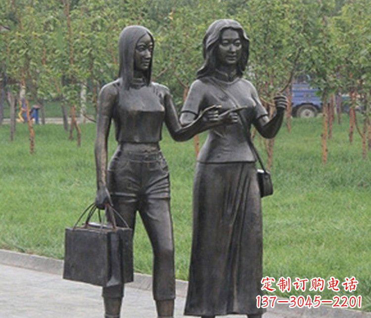 达州艺术精品铜雕——公园逛街女性人物铜雕塑
