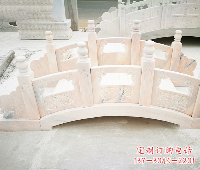 达州红石拱桥雕塑——浪漫交织,美景永相伴
