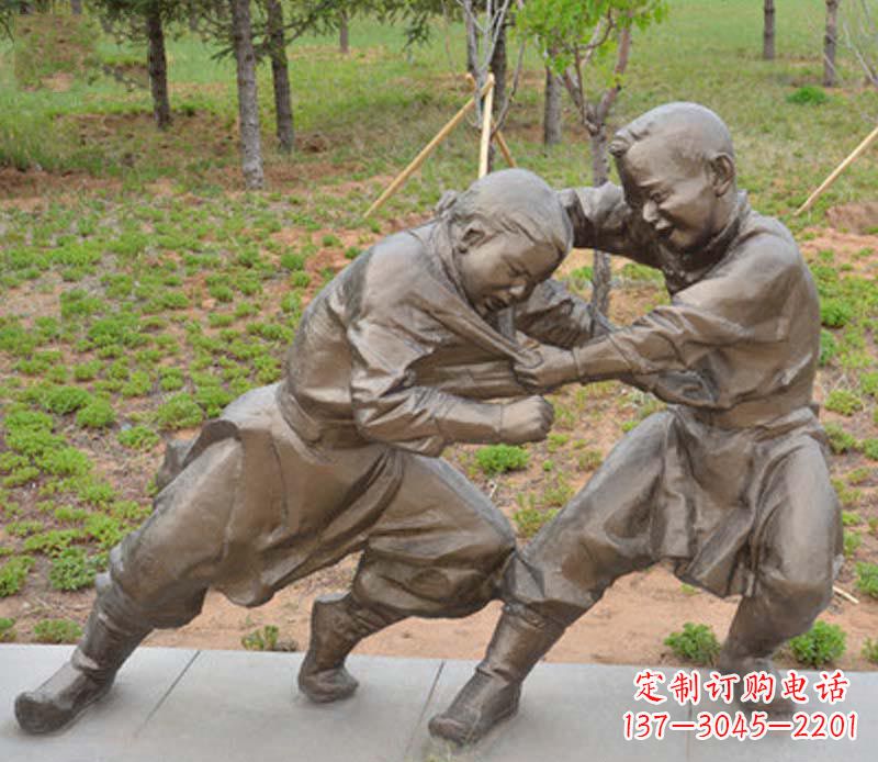 达州公园摔跤的小男孩铜雕