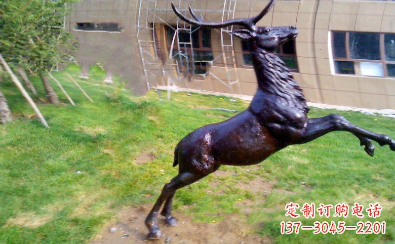 达州跳跃的鹿动物铜雕