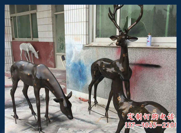 达州高贵优雅的梅花鹿铜雕塑