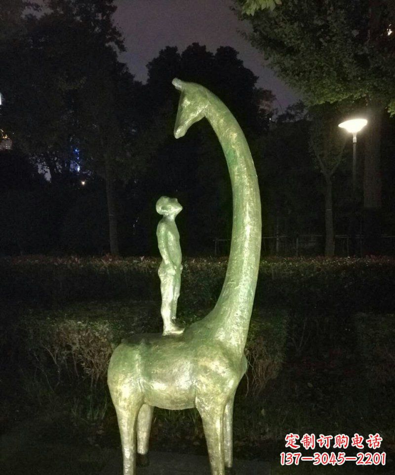 达州壮观绝伦的长颈鹿雕塑