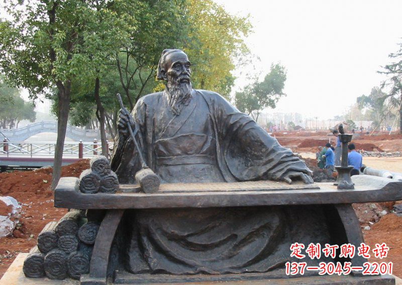 达州用传统工艺精心雕刻的张仲景铜雕