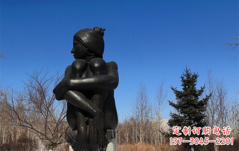 达州广场抱膝盖的女孩人物铜雕
