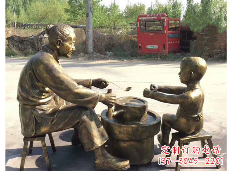 达州广场帮母亲磨豆浆小品人物铜雕