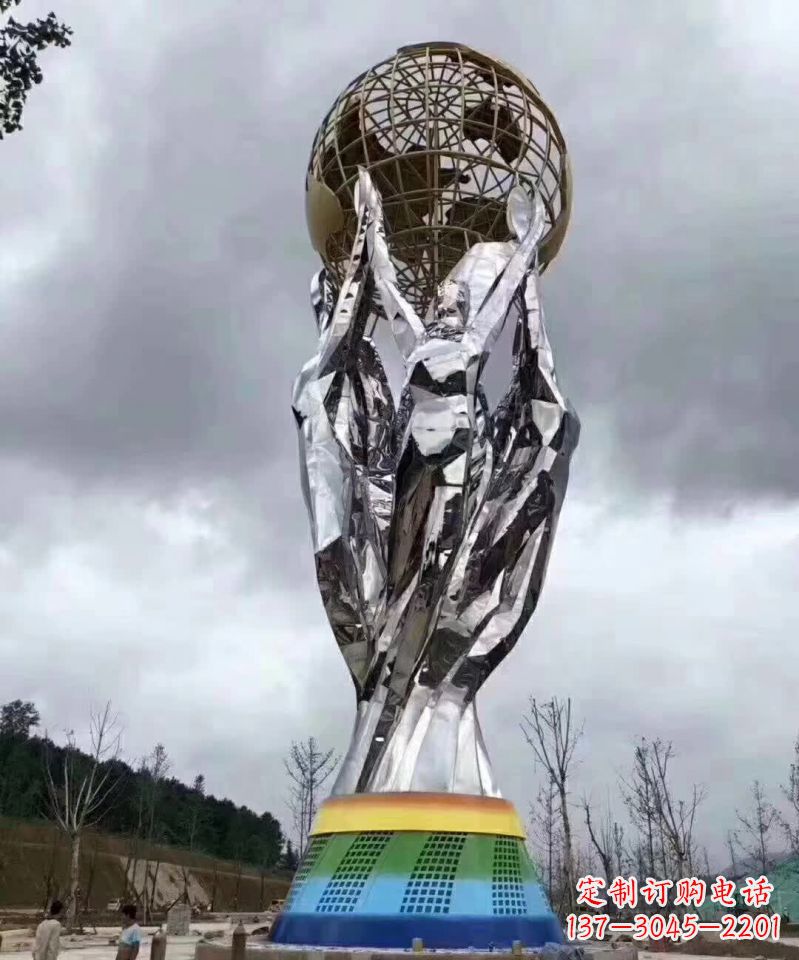 达州广场不锈钢抽象手托地球雕塑