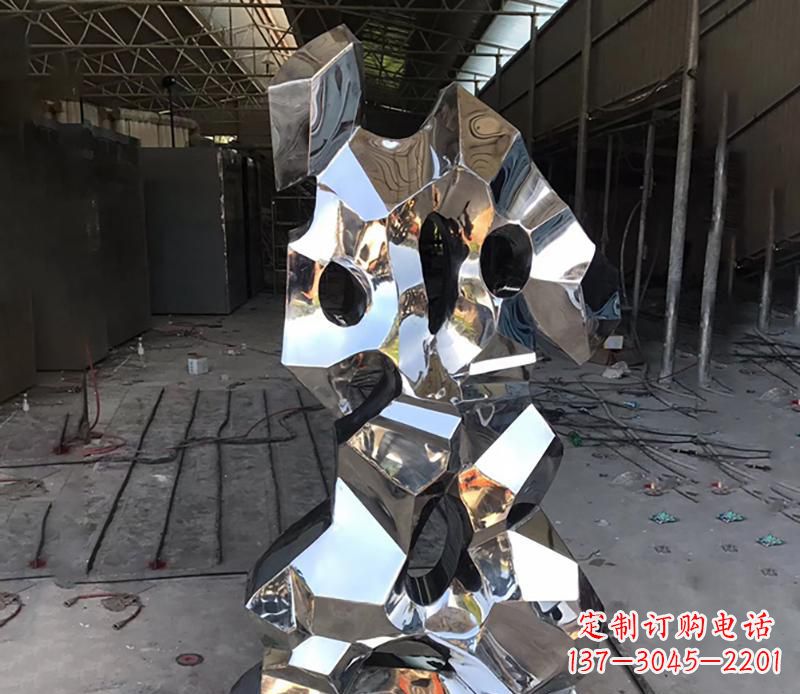 达州别具匠心的太湖石雕塑