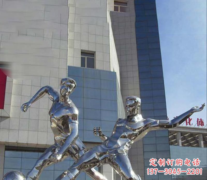 达州广场不锈钢踢足球运动雕塑