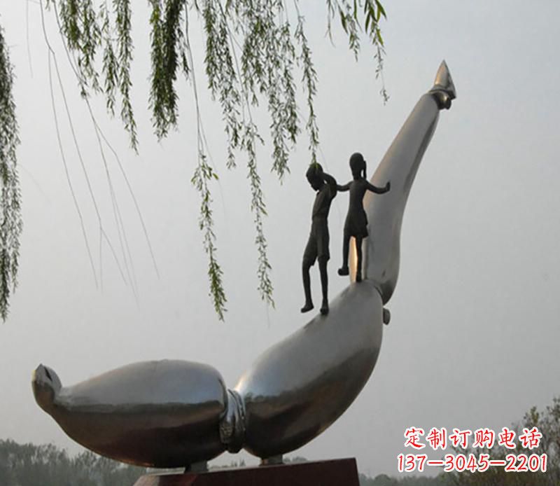 达州海豚情侣雕塑,精美绝伦,让爱沉醉于大海中