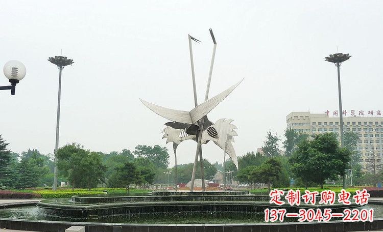 达州极致之美,仙鹤雕塑展示现代精致生活