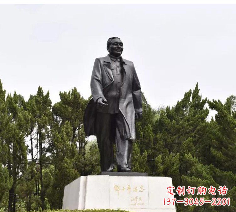 达州广场邓小平伟人铜雕