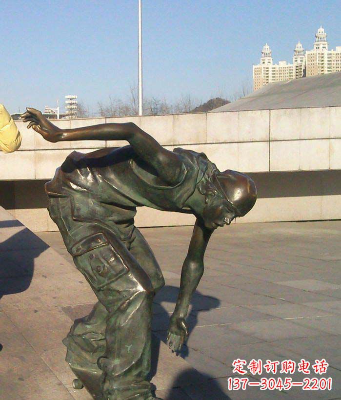 达州中领雕塑:青年景观铜雕