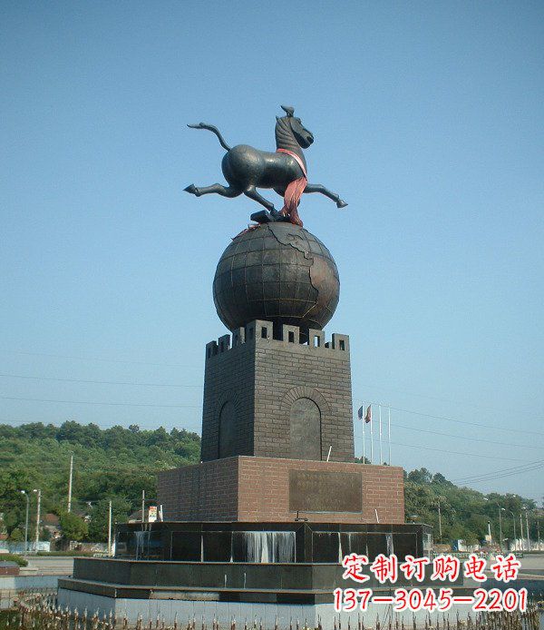 达州广场马踏地球城市景观铜雕