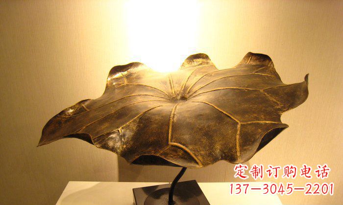 达州深受人们喜爱的铜雕荷叶雕塑,由贵金属精铸…
