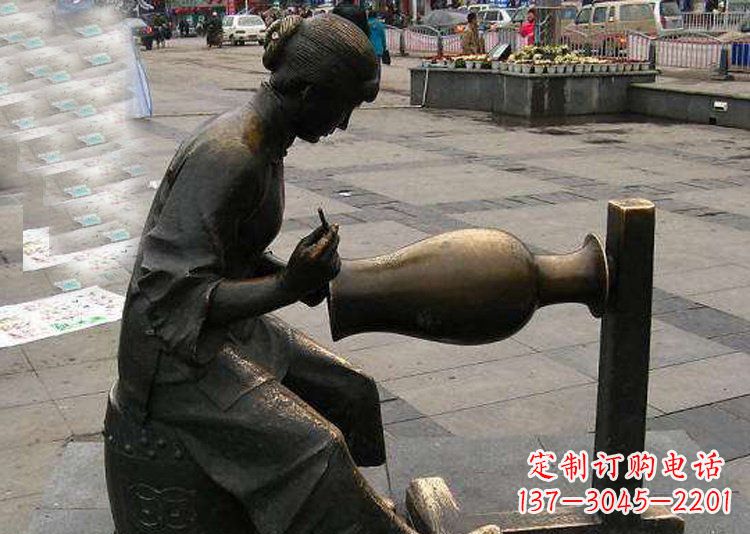 达州广场铜雕修花盆人物雕塑