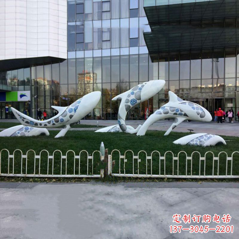 达州海豚玻璃钢城市景观雕塑-城市街道绿地装饰动物摆件