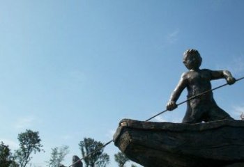 达州男孩撑船铜雕，营造童趣氛围