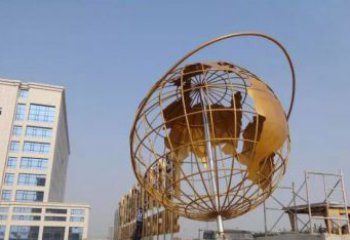 达州地球仪雕塑是一种雕刻艺术，它将地球仪的地…
