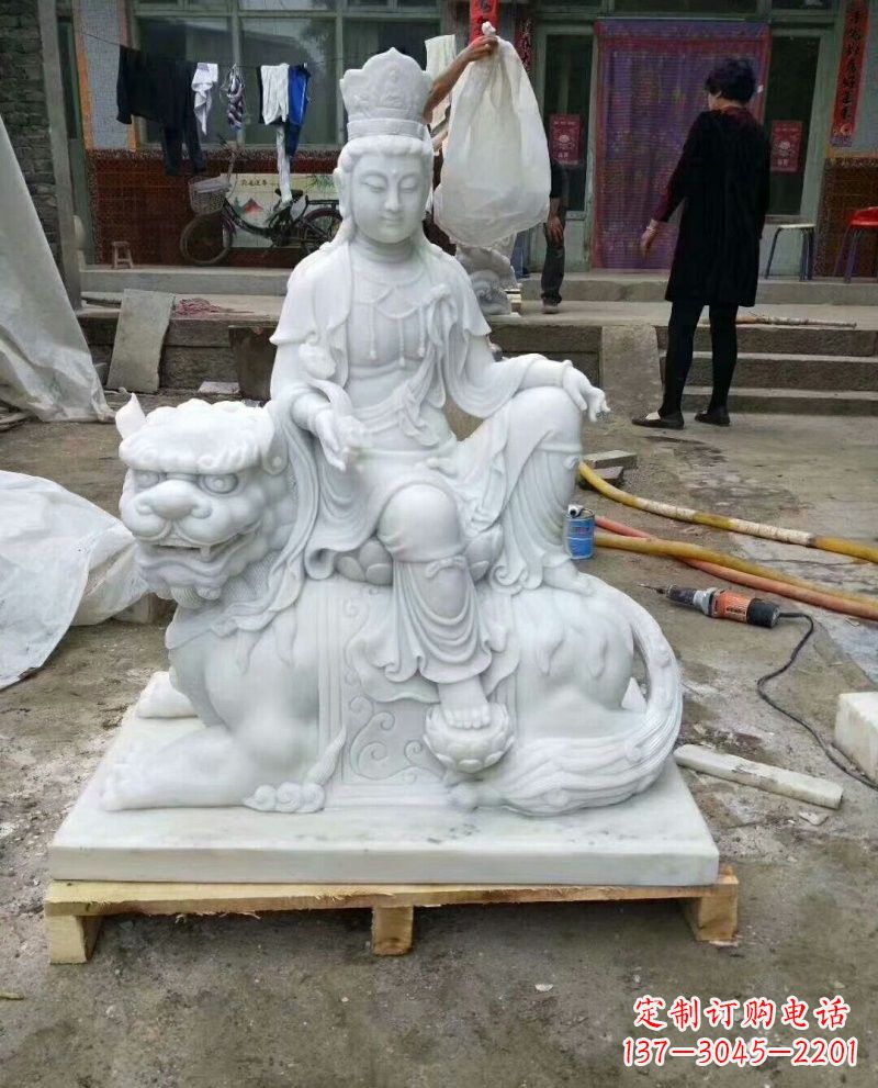 达州汉白玉乘狮子的文殊菩萨