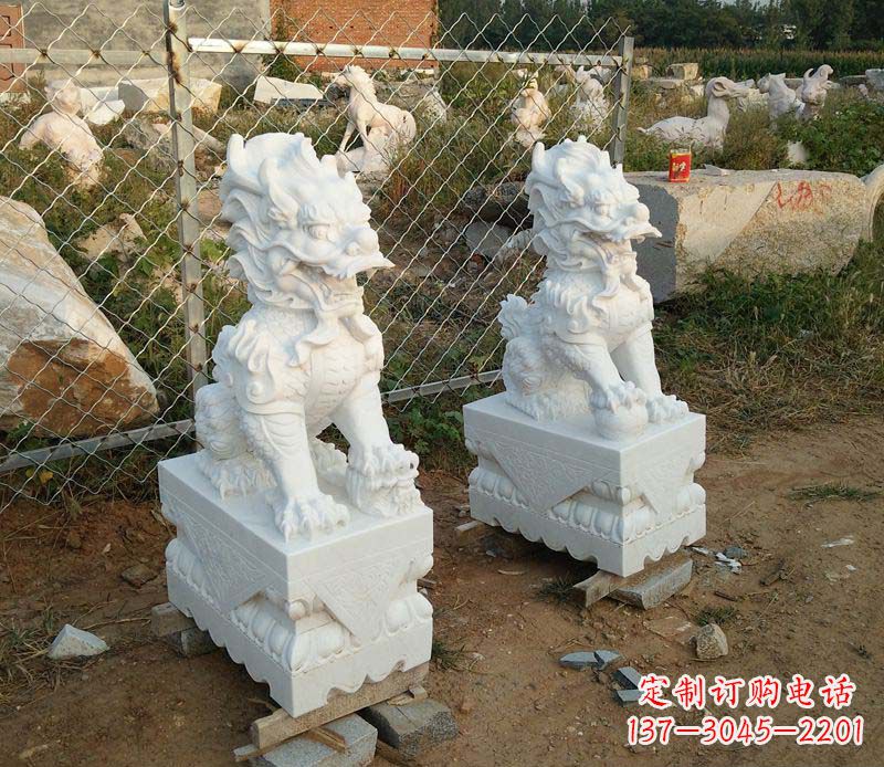达州精美雕刻石麒麟,添玉门口踩球景象