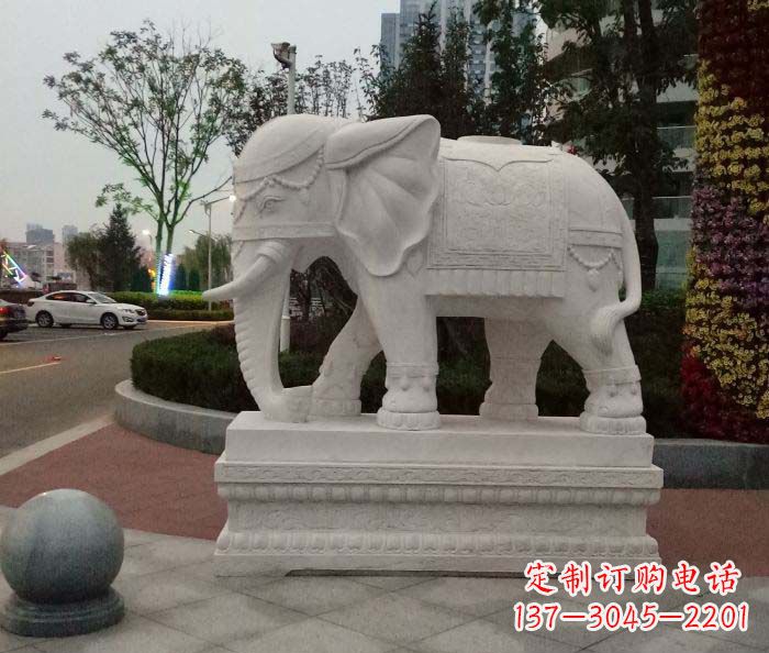 达州汉白玉头戴珠宝的大象门口招财石雕