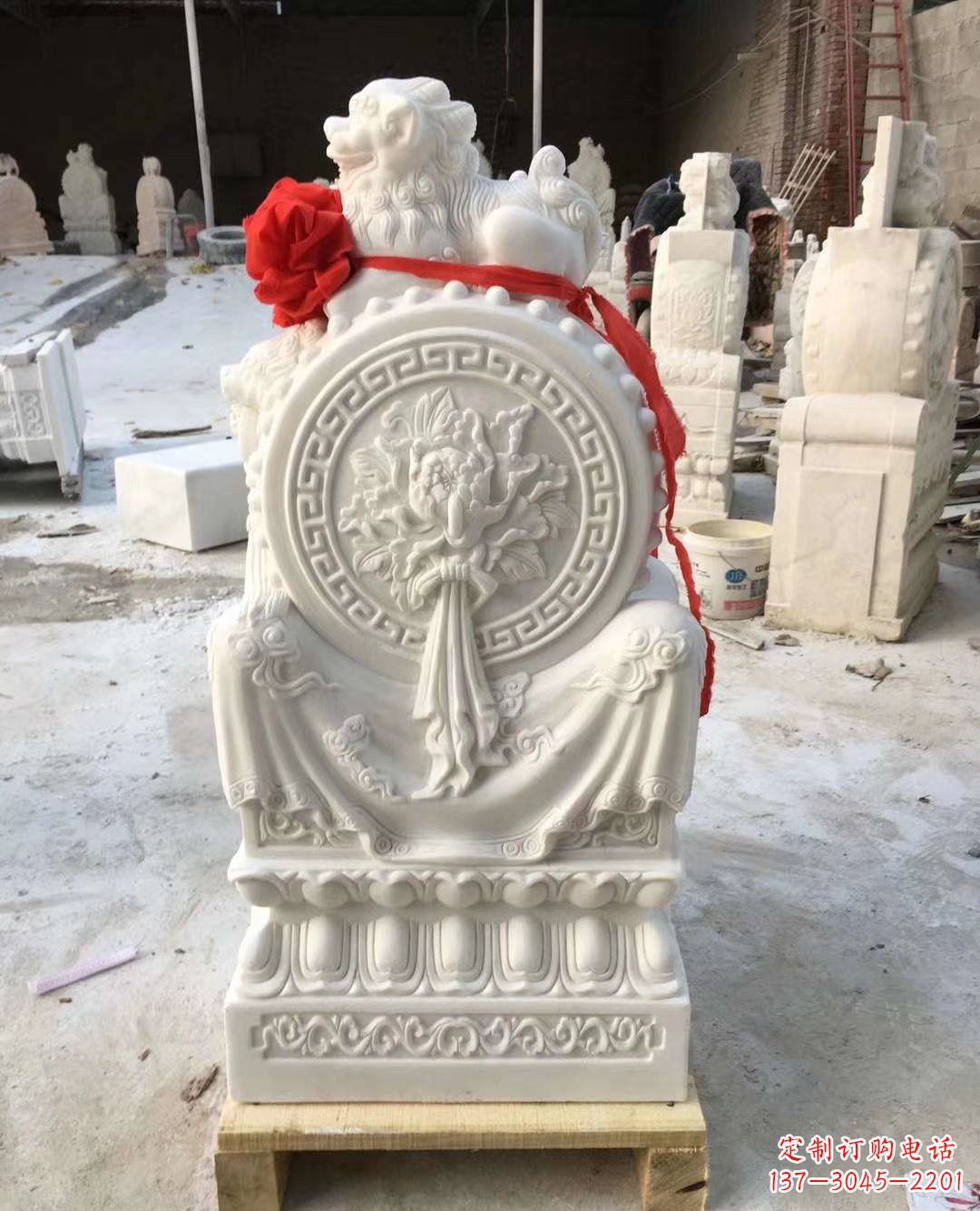 达州汉白玉招财狮子石门墩
