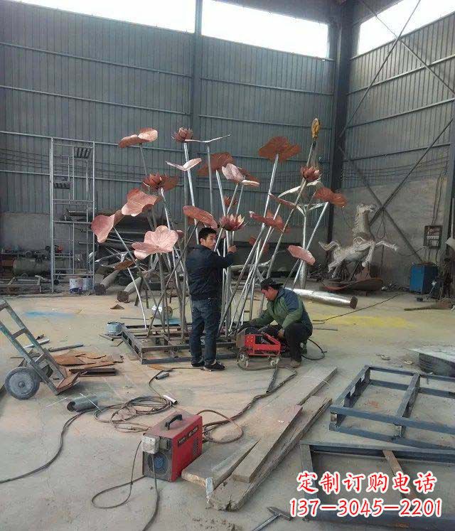 达州荷花荷叶铜雕,营造梦幻氛围