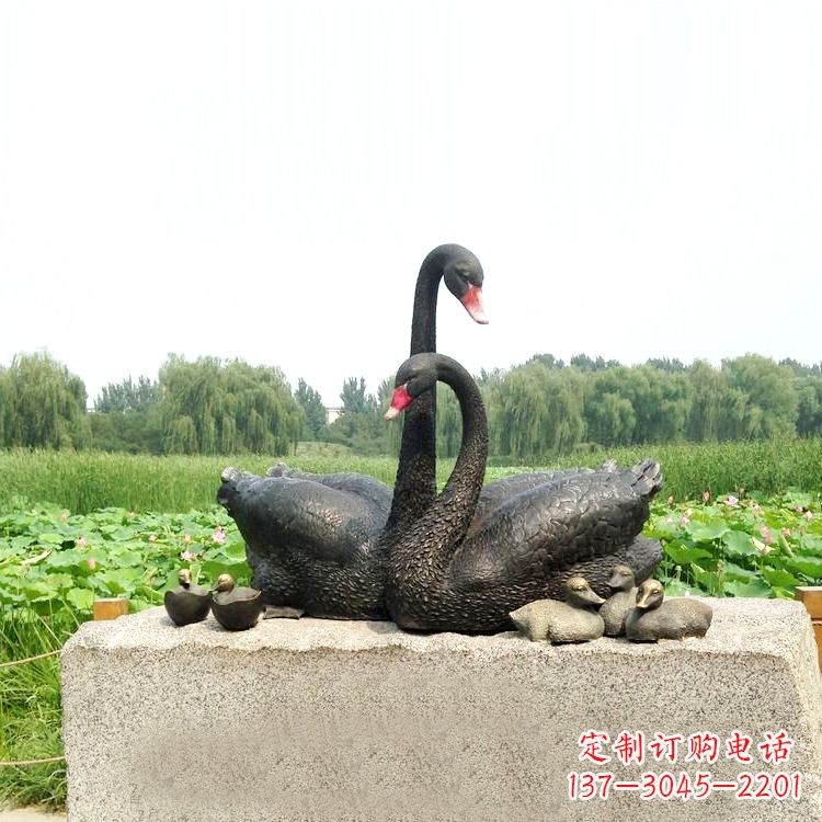 达州雕刻精致的天鹅铜雕摆件