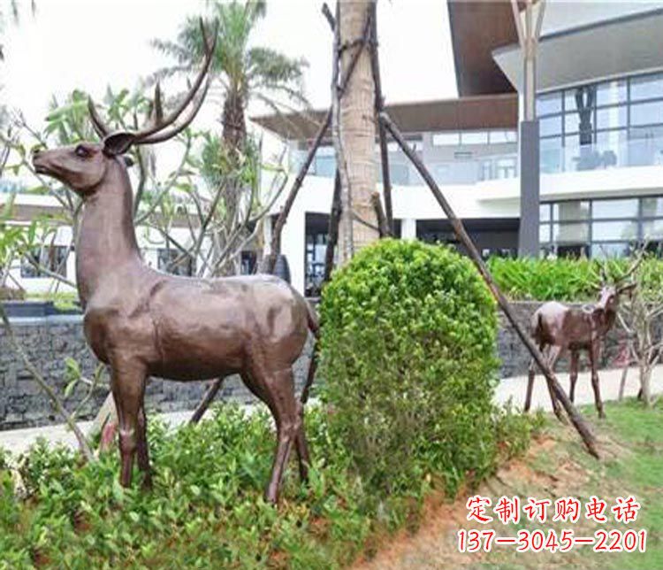 达州艺术大师铸造的精美梅花鹿雕塑