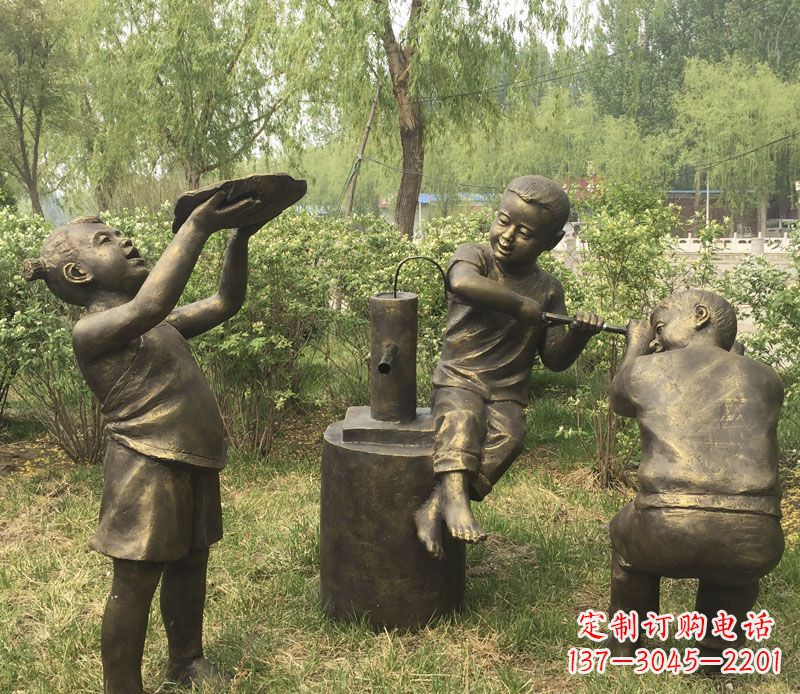 达州接水玩耍的儿童铜雕