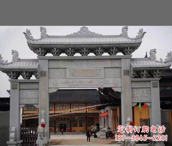 达州街边道路三门石牌坊