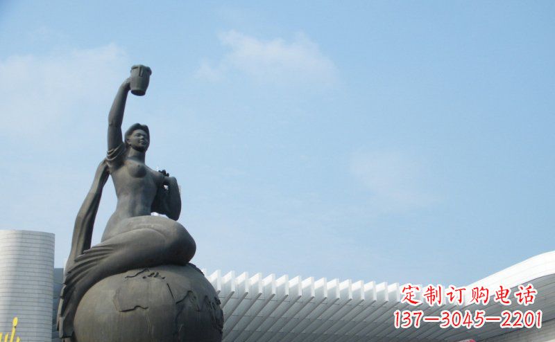 达州街边坐在地球上的美人鱼景观铜雕