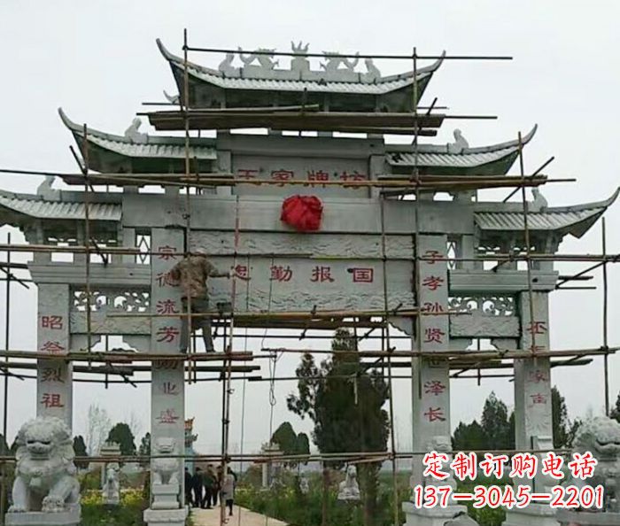 达州传承古艺三门牌坊石雕