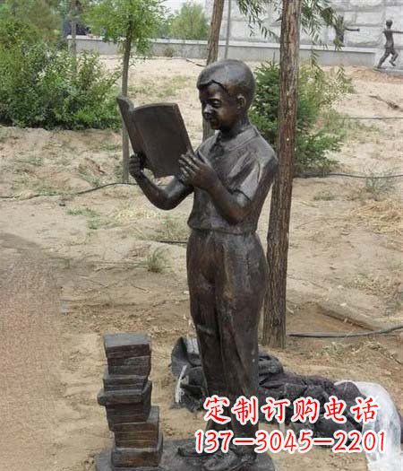 达州中领雕塑尊贵细腻的男孩铜雕