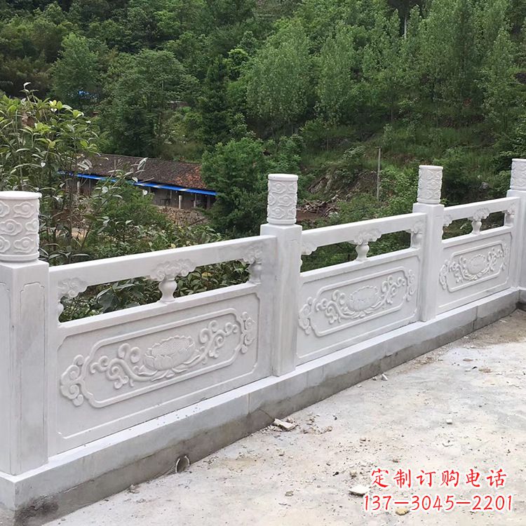 达州莲花纹石栏板雕塑,为你树立华丽边框