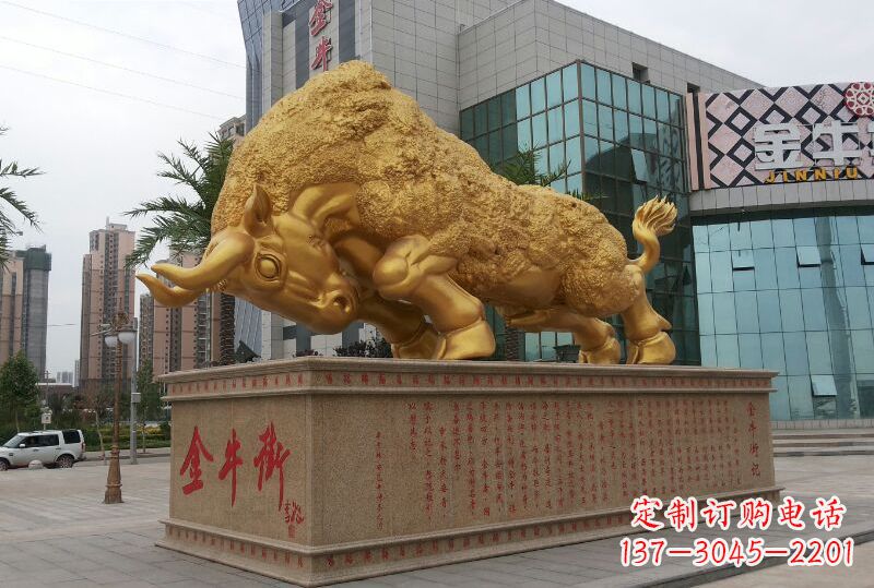达州鎏金开荒牛铜雕像,城市街道景观动物雕塑